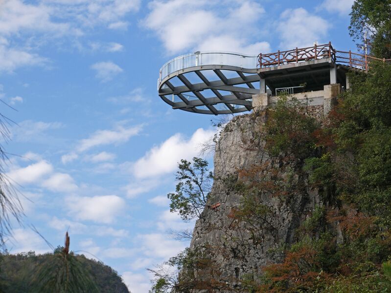 File:YangshanheGlassPlatformBlue.JPG
