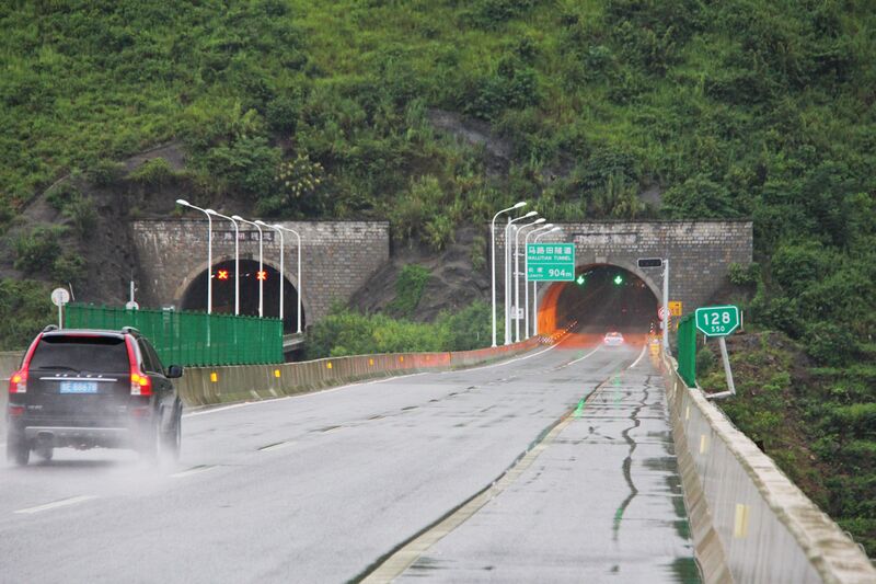 File:BeipanjiangZhenfengEastTunnel.jpg