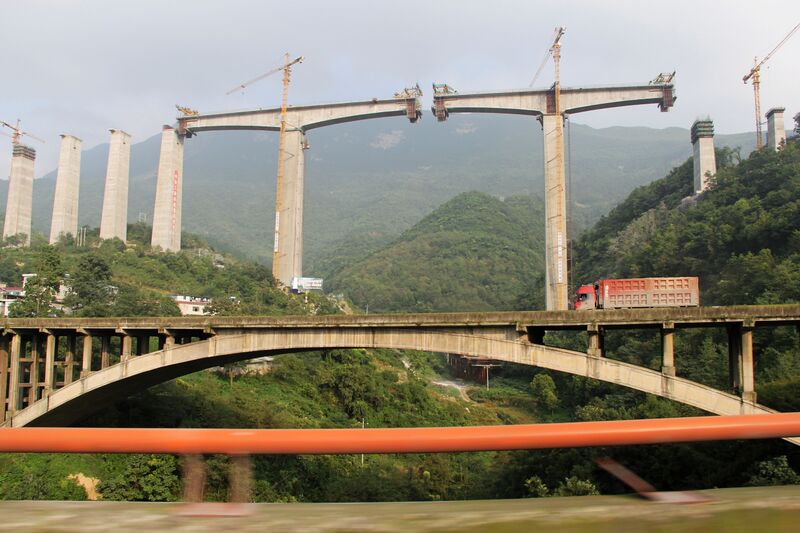File:DagangouG60Railway&Road.jpg