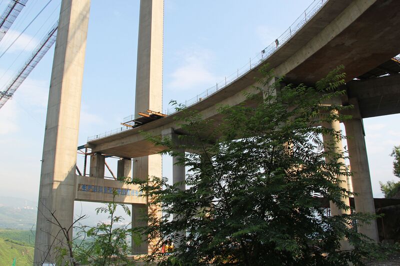 File:JinshajiangBridgeHulukouApproachTurn.jpg