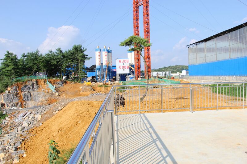 File:LuojiaoheRailwayEastTowerArea.jpg