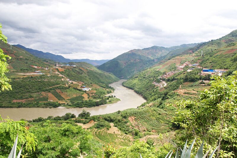 File:NujiangRailwayWideView.jpg