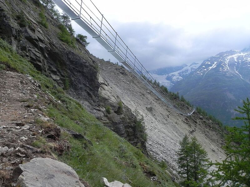 File:RandaFootbridge5.jpg