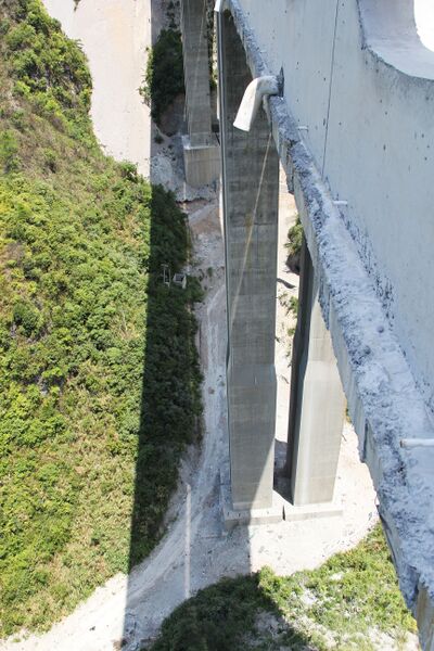 File:ZhangjiadongBridge2Pier&Slope.jpg