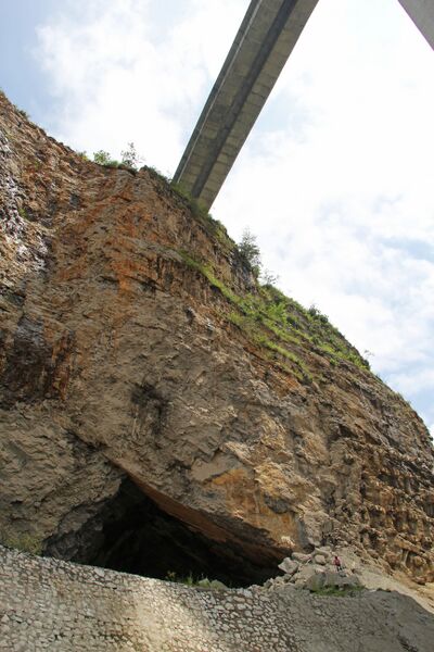 File:HezhangCave.jpg