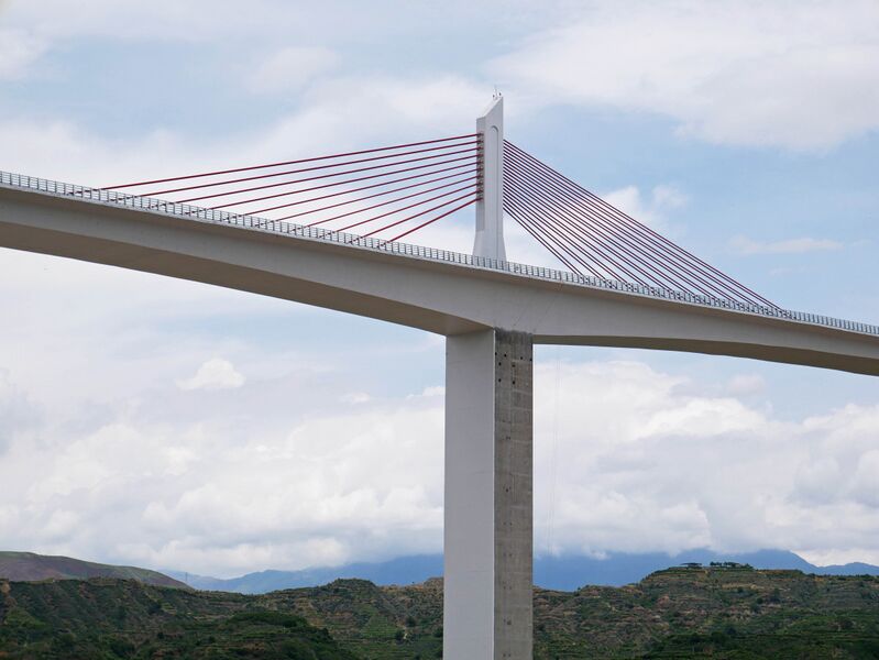 File:Jinshajiang Bridge PanzhihuaTowerSkyBlue.JPG