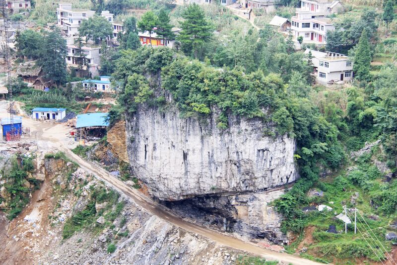 File:LuoshuidongRock.jpg