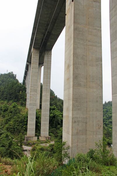 File:TianqiaoheLowerPier.JPG