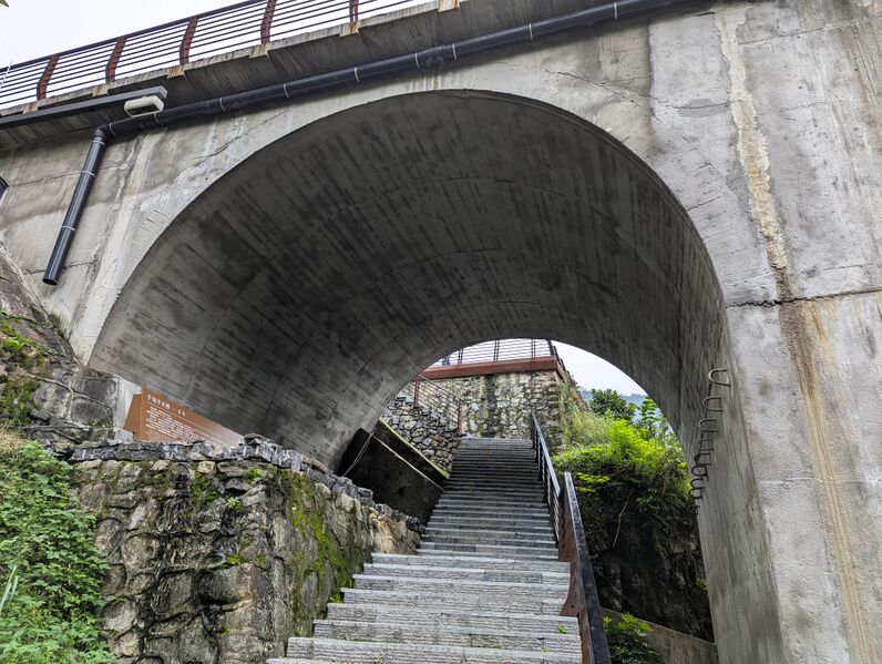 File:Tianzhushan Footbridge59.jpg