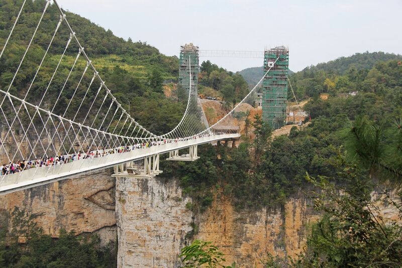 File:3ZhangjiajieLonglensCablesByEric.jpg