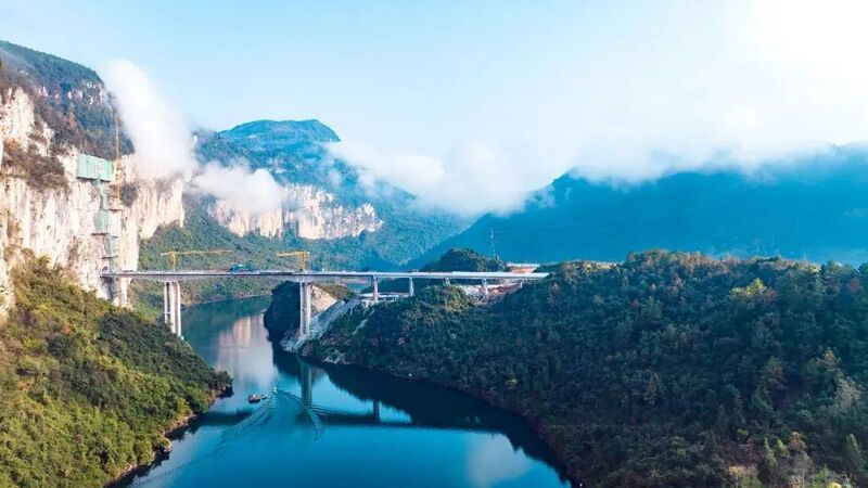 File:Apengjiang Bridge GongtanClouds.jpg