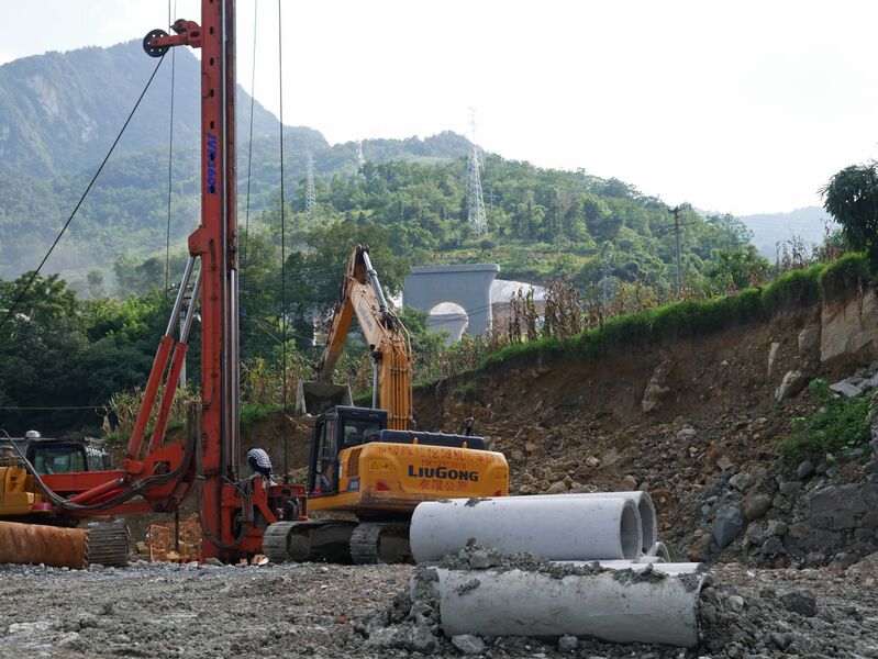 File:BaishuijiangRailwaySouthSide.JPG