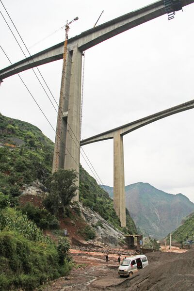 File:NiulanjiangNewG85BeamsFromBelow.jpg