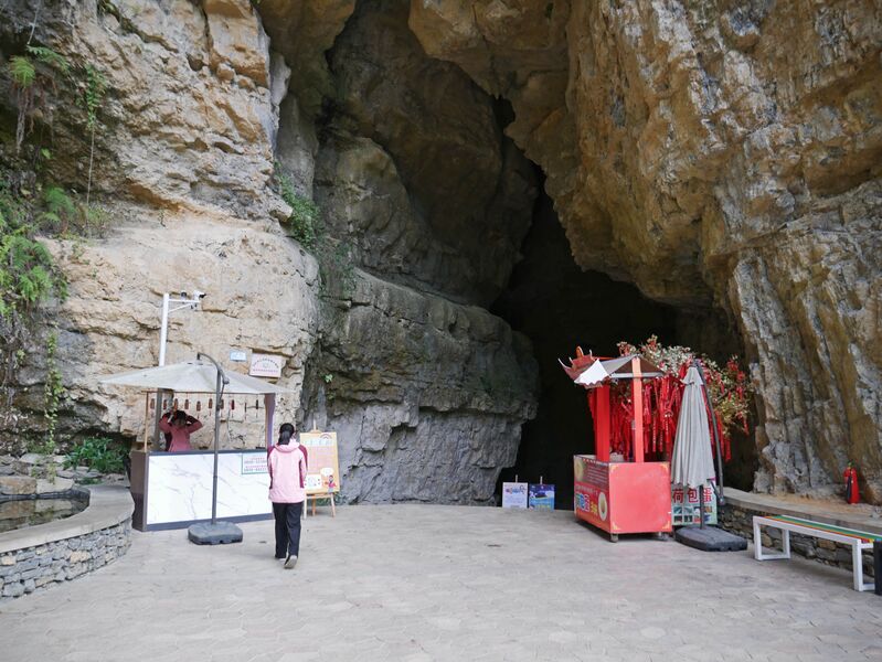 File:YangshanheFootbridgeCave2.JPG