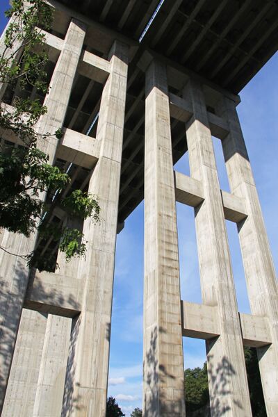 File:YinchangheApproachPiers.JPG