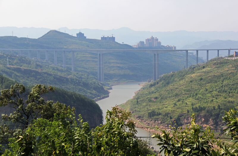 File:Fengfu7LongBridge&City.jpg