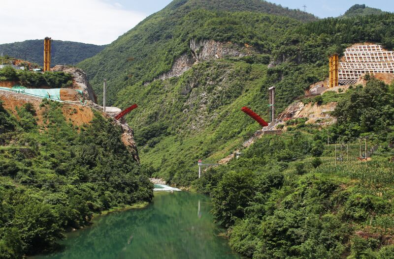 File:HongjiaduArchRiver.JPG