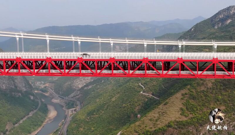 File:Chishuihe Bridge HongjunDroneTrussRed.jpg