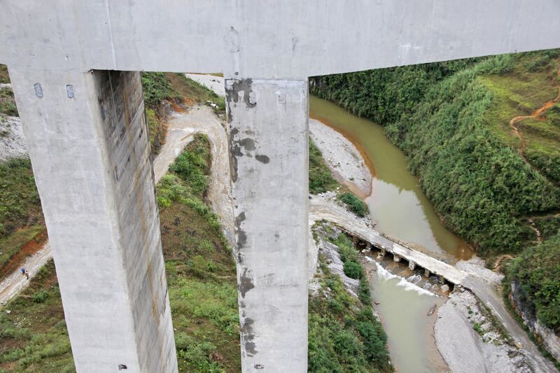 File:GuanlinPier&SmallBridge.jpg