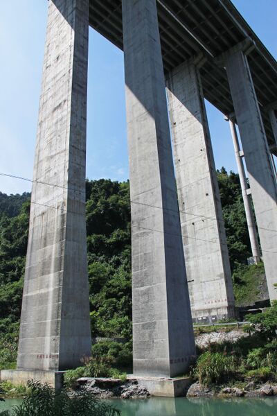 File:ShijiazhaiPiersRiver.JPG