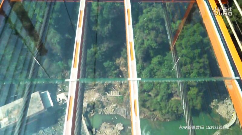 File:TangchuanCliffwalkGlassDeckView.jpg