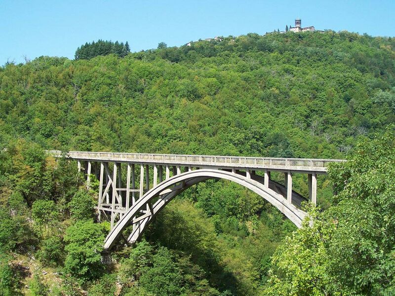 File:VergaiArch40&60mtrSpans.jpg