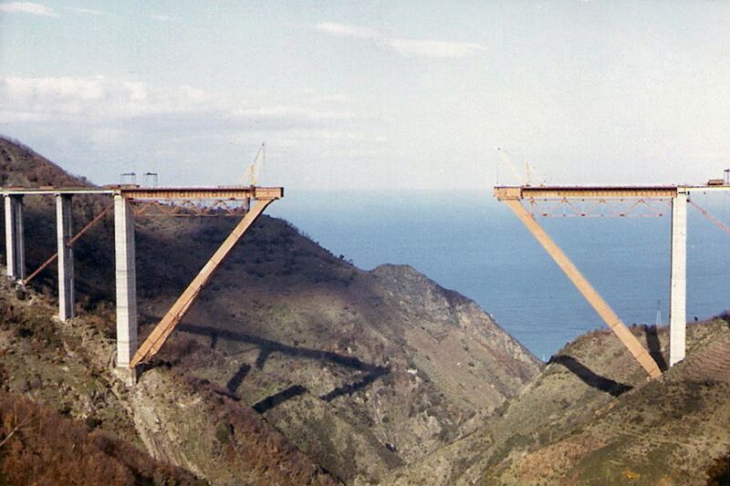 File:52SfalassaBridge.jpg