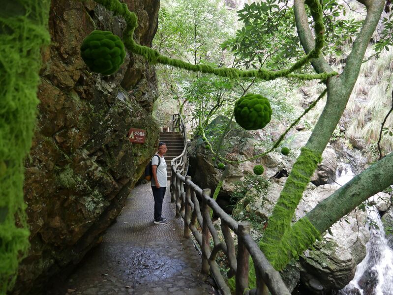 File:Lianghuangshan GlassGreenBalls.JPG