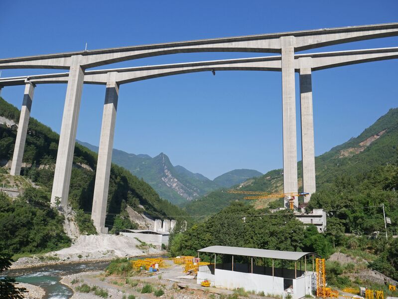 File:Xixihe Bridge WuzhenBlueSkySide.JPG