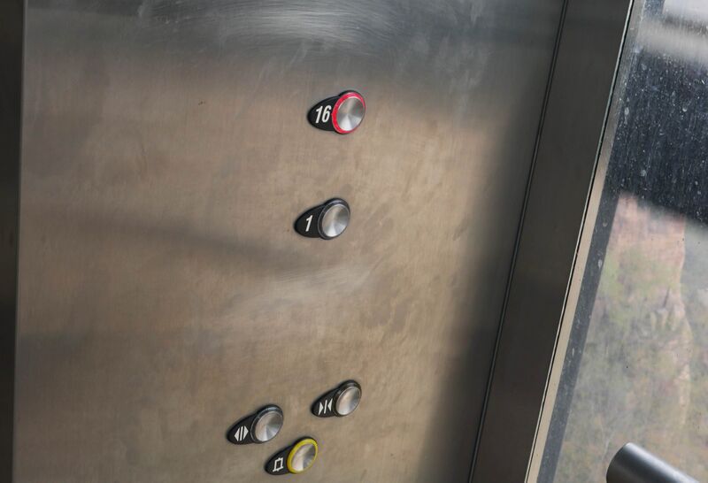 File:EastTaihangRedrockMountainElevator16Floor.JPG