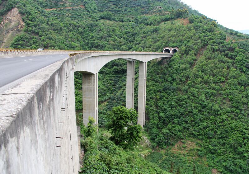 File:G56BeamKm560WestOfNujiangWestOfNujiangSide.jpg