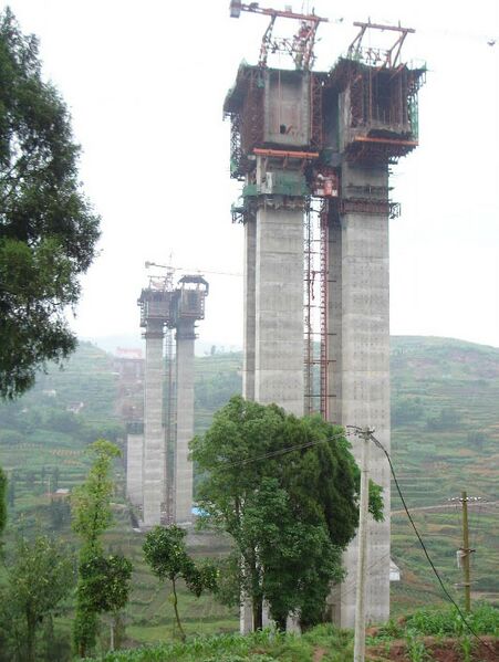 File:HuayuanPierConstruction.jpg