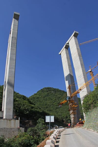 File:MalingheFenglinApproachPiers.JPG