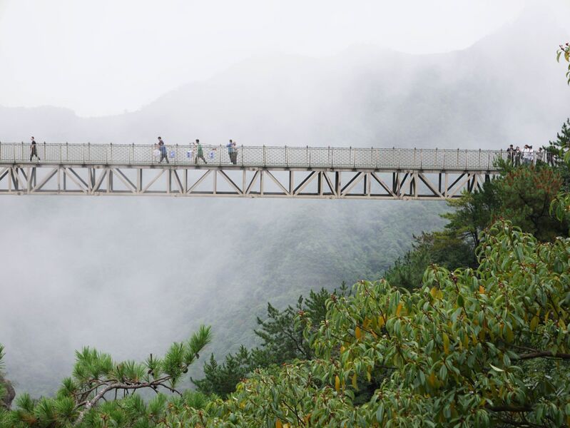 File:HongmengFootbridge2.JPG