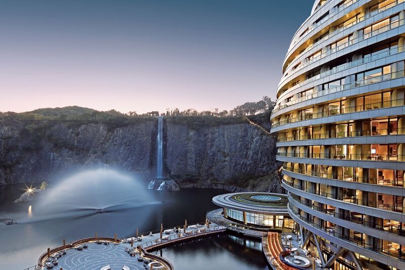 File:InterContinental Shanghai Glass Cliffwalk.jpg