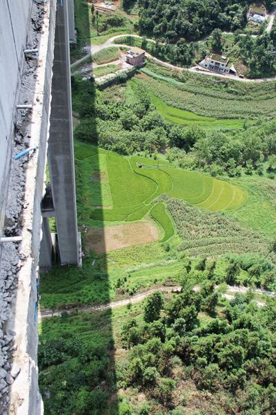 File:LengshuiheRiverValley.jpg