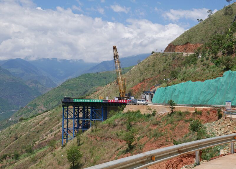 File:YalongLiangshanFoundationSouthPlatform2.JPG