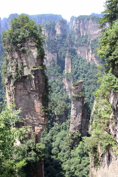 File:181ZhangjiajieParkFootbridgeRockFormation.jpg