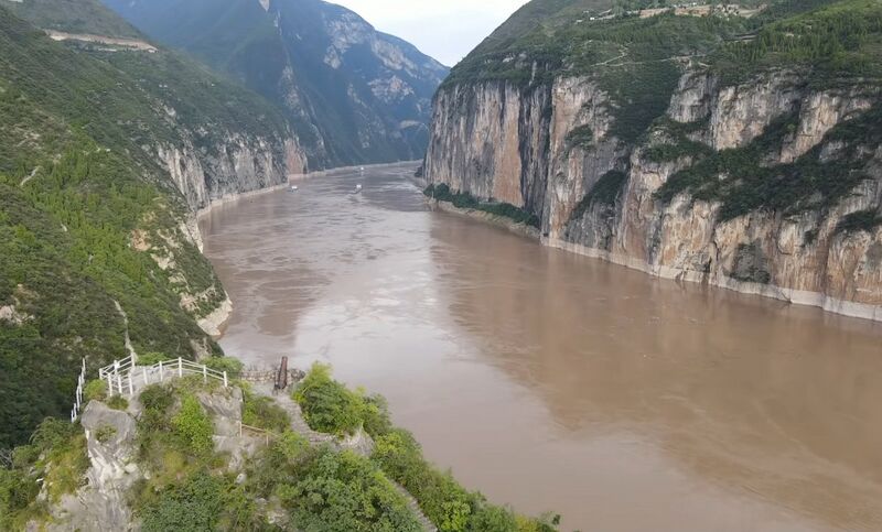 File:ChongqingGlass3Gorges4.jpg