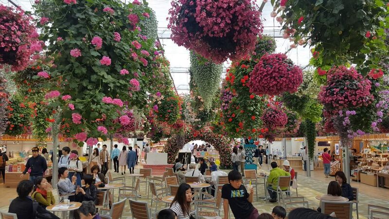File:MishimaFlowerBuilding.jpg