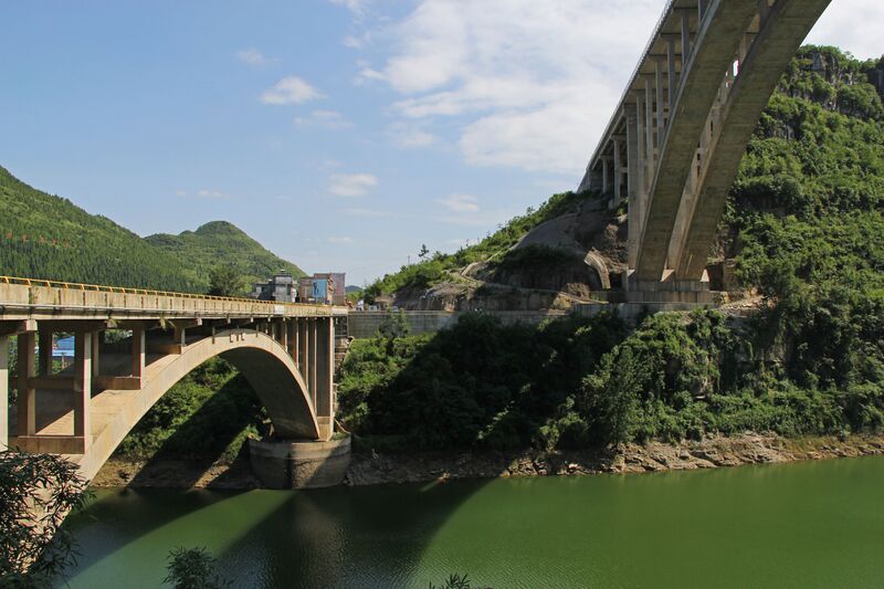 File:YelanghuTwoArchBridgesView.JPG