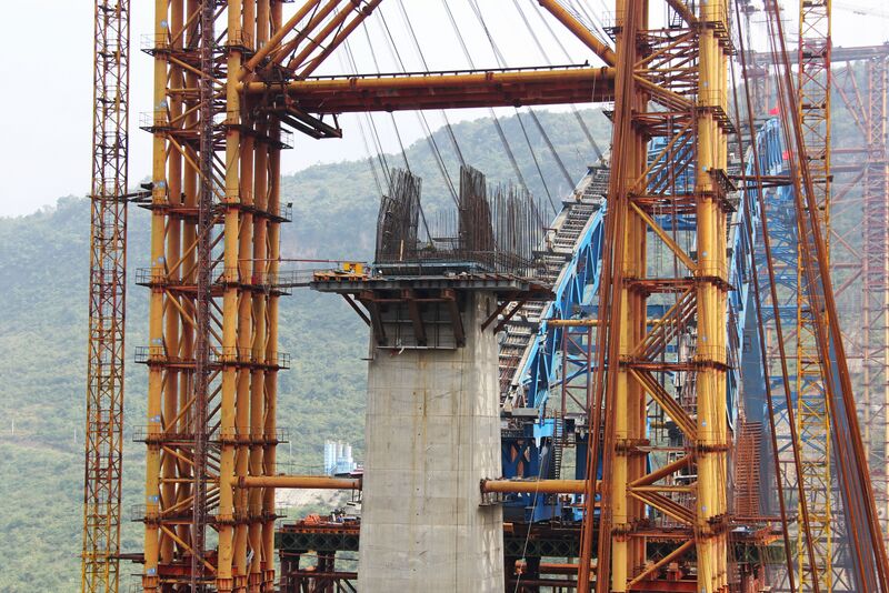 File:186YachiRailwayApproachPier.jpg