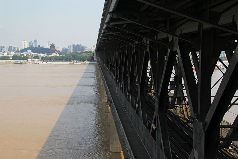 File:918WuhanYangtzeTrussSide copy.JPG