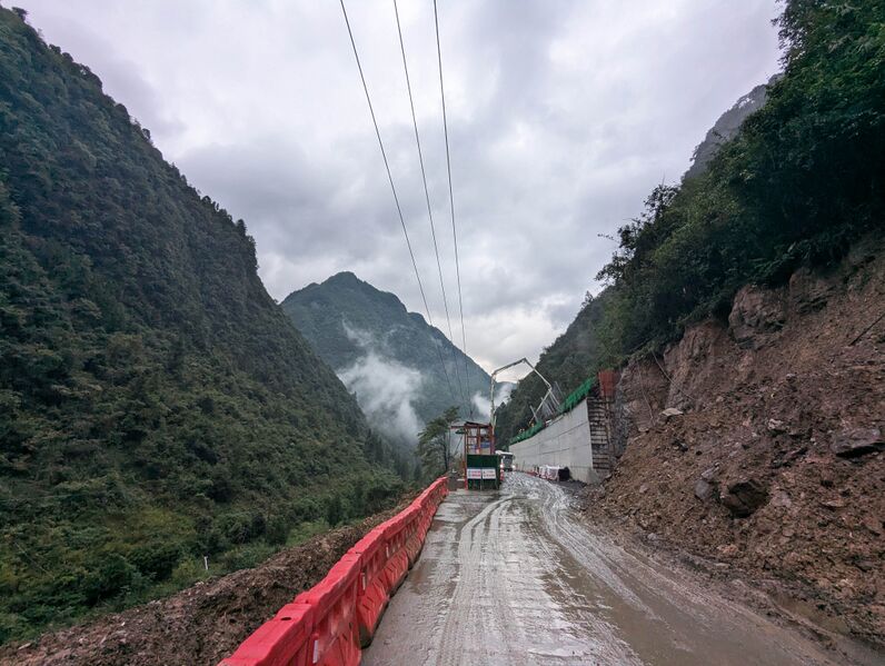 File:GanmingxiRailwayBridgeSlopes.jpg