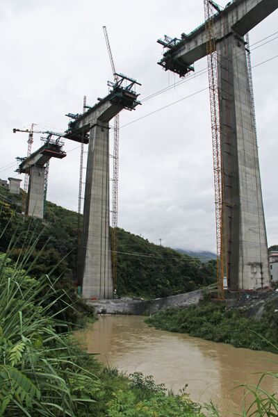 File:GuanyinqiaoRailwayPiers.jpg