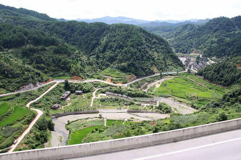File:ShiqiaoRiverValley2.JPG