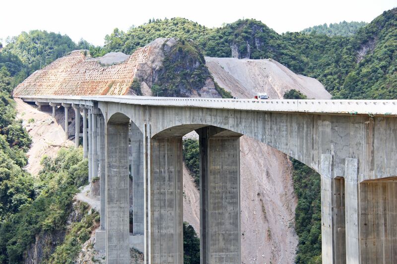 File:ZhangjiadongBridge2Deck.jpg
