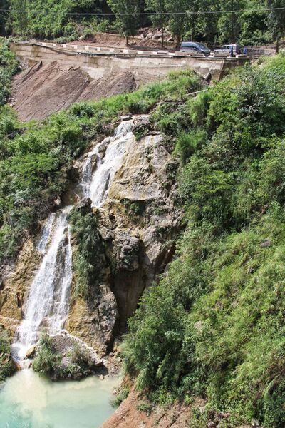 File:BeipanjiangQinglongWaterfall.jpg