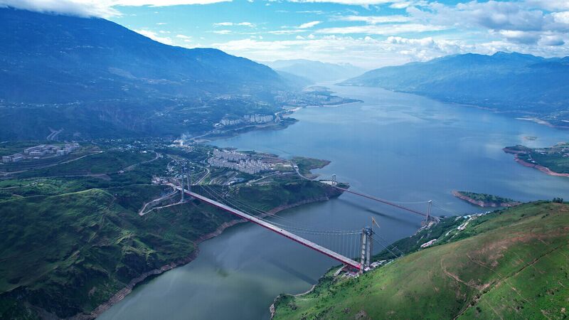 File:Jinshajiang Bridge ChuandianBlueWater.JPG