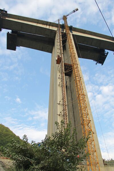 File:Liujiayan110mtrPier.JPG